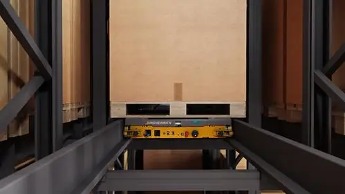 שאטל דו-כיווני פורק ומטעין משטחי עץ במעמקי מדף במערכת אוטומציה מתקדמת – יונגהיינריך