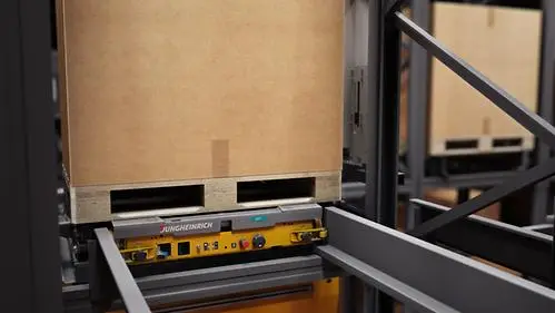 מערכת שאטלים דו-כיווני אוטונומי של יונגהיינריך נייח בין מדפי משטחים – תפעול מדויק ואחסון צפוף