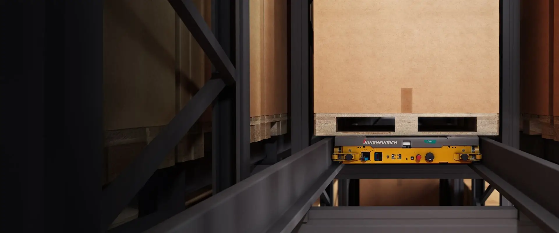 מבט ראשי על מערכת שאטל דו-כיוונית של יונגהיינריך לנייד משטחים בין מדפים בגובה — פתרון אוטומציה לוגיסטית מתקדם